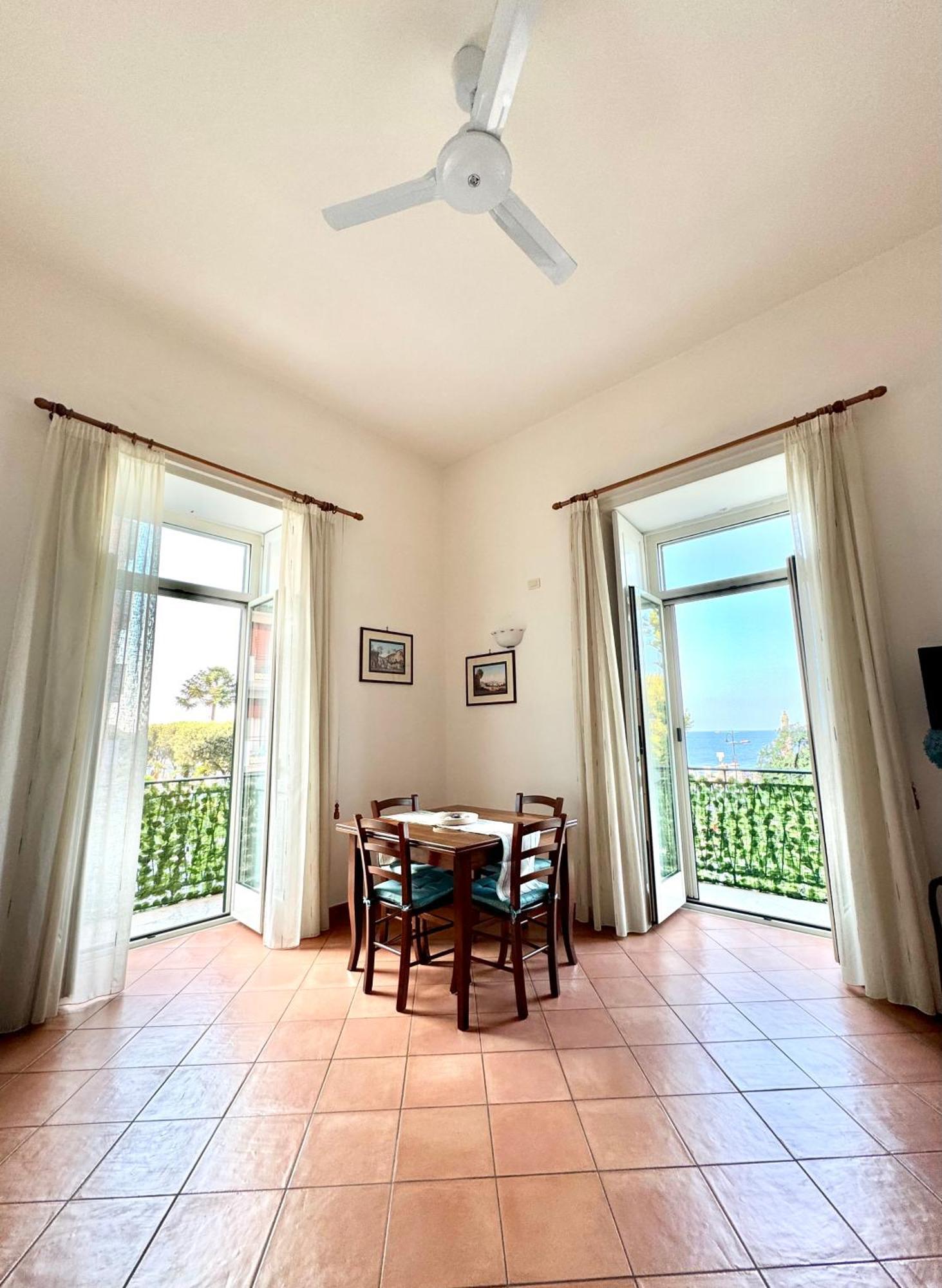 Uno Sguardo Sul Mare Villa Maiori Exteriör bild