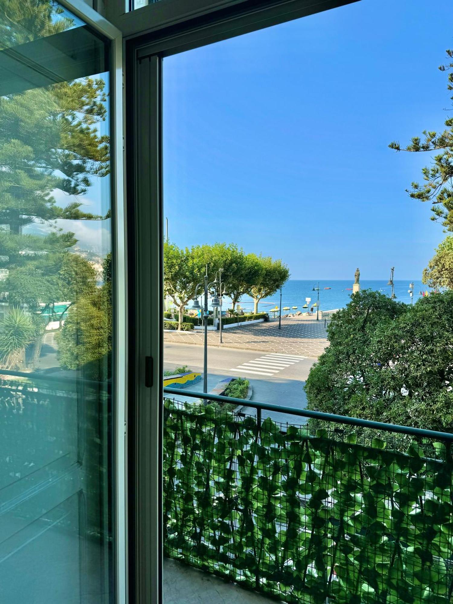Uno Sguardo Sul Mare Villa Maiori Exteriör bild